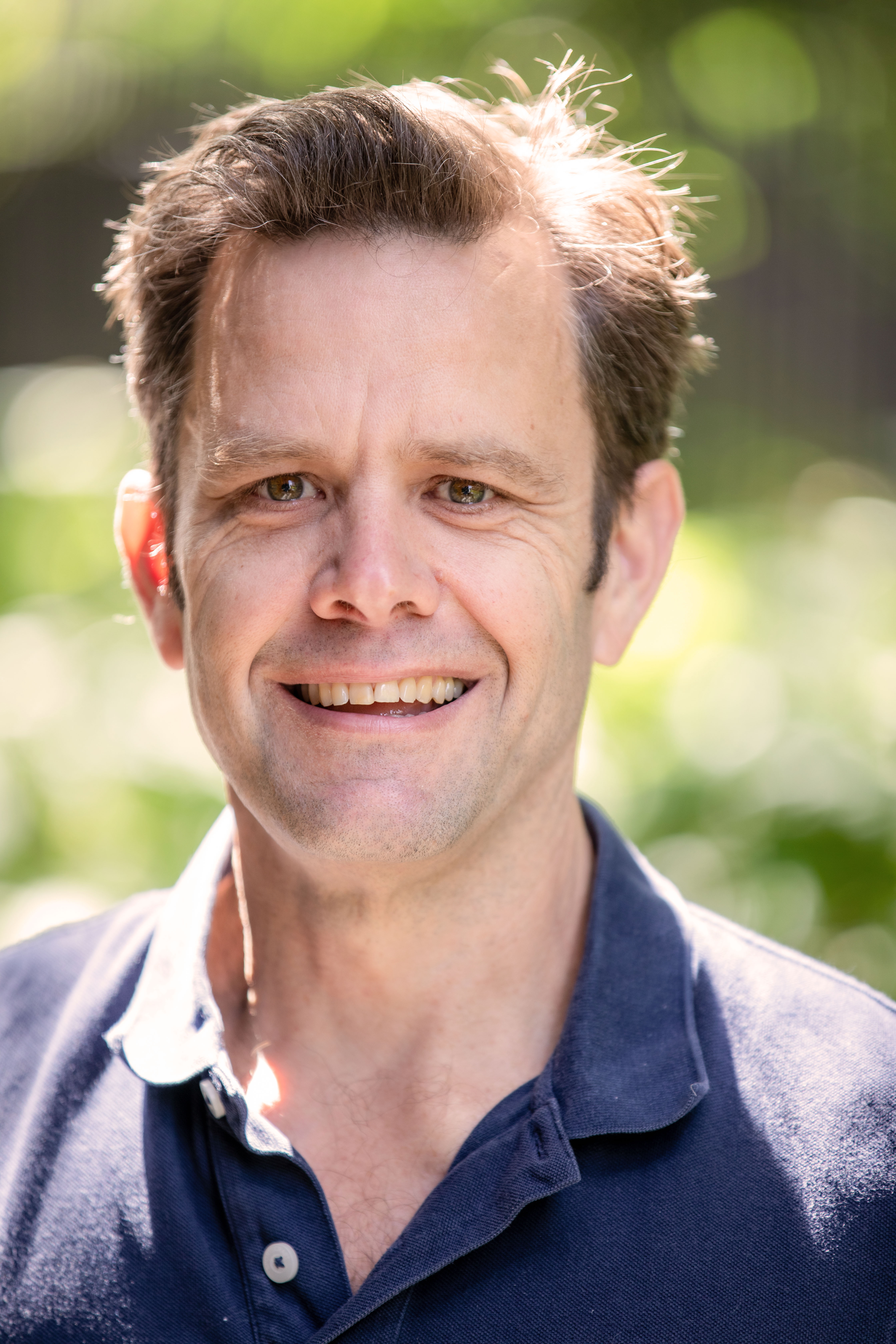 As Data Manager, Cameron is responsible for the data management of the MRDR and provides key leadership and support for the registry. Cameron works closely with other MRDR staff and the steering committee to ensure the accuracy and quality of the data. Cameron has experience across a diverse range of research fields including physics, mathematical biology and cancer epidemiology.